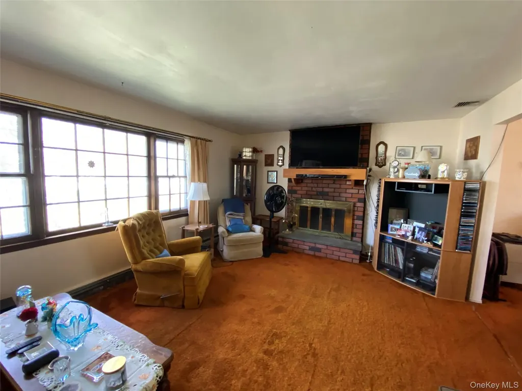 20 Oak Place Selden NY 11784