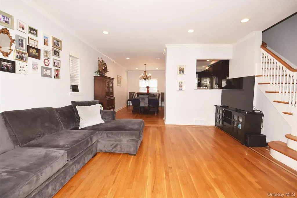 10548 65th Road Forest Hills NY 11375