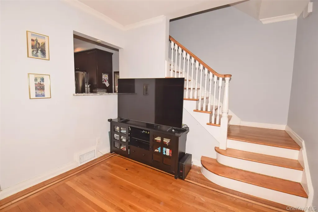 10548 65th Road Forest Hills NY 11375