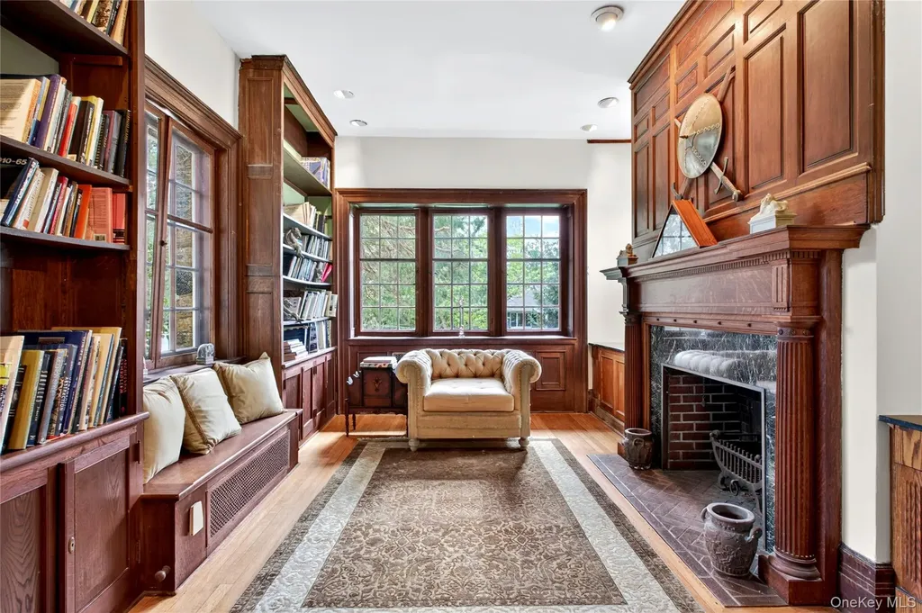 25 West Drive Manhasset NY 11030