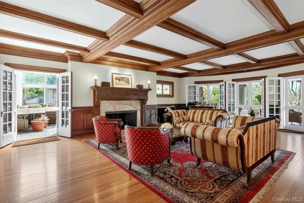 25 West Drive Manhasset NY 11030