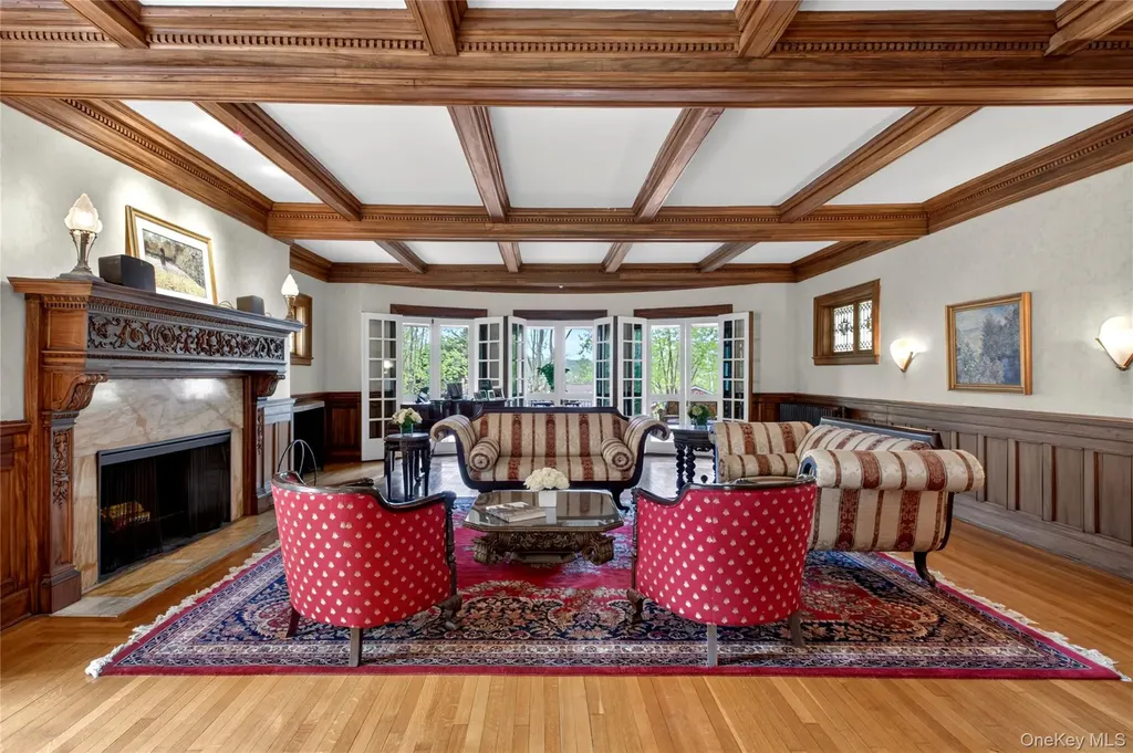 25 West Drive Manhasset NY 11030