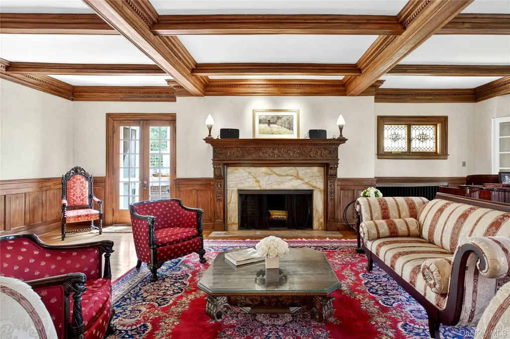 25 West Drive Manhasset NY 11030