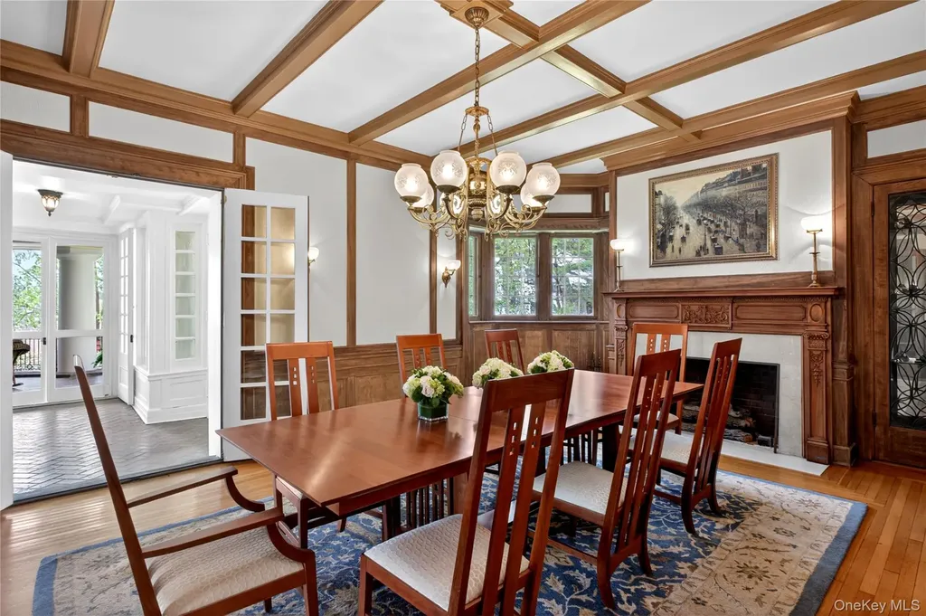 25 West Drive Manhasset NY 11030