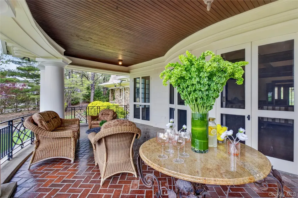 25 West Drive Manhasset NY 11030