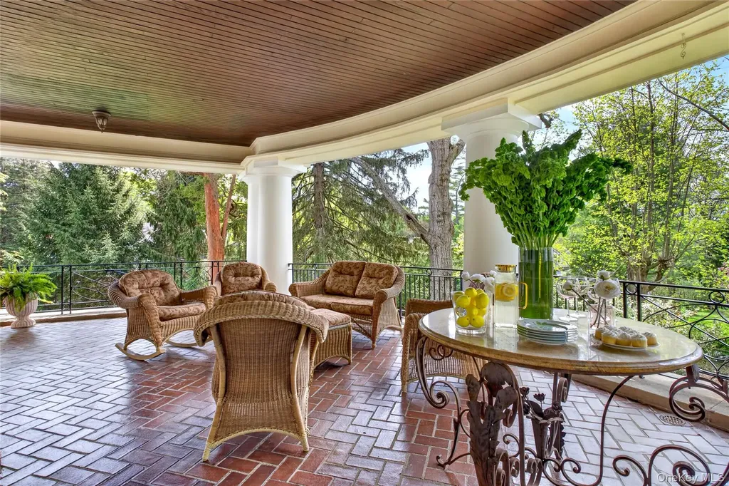25 West Drive Manhasset NY 11030