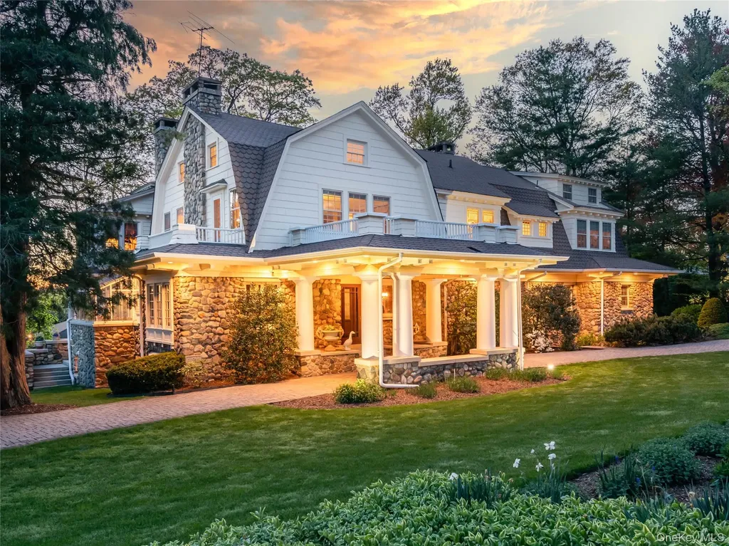 25 West Drive Manhasset NY 11030