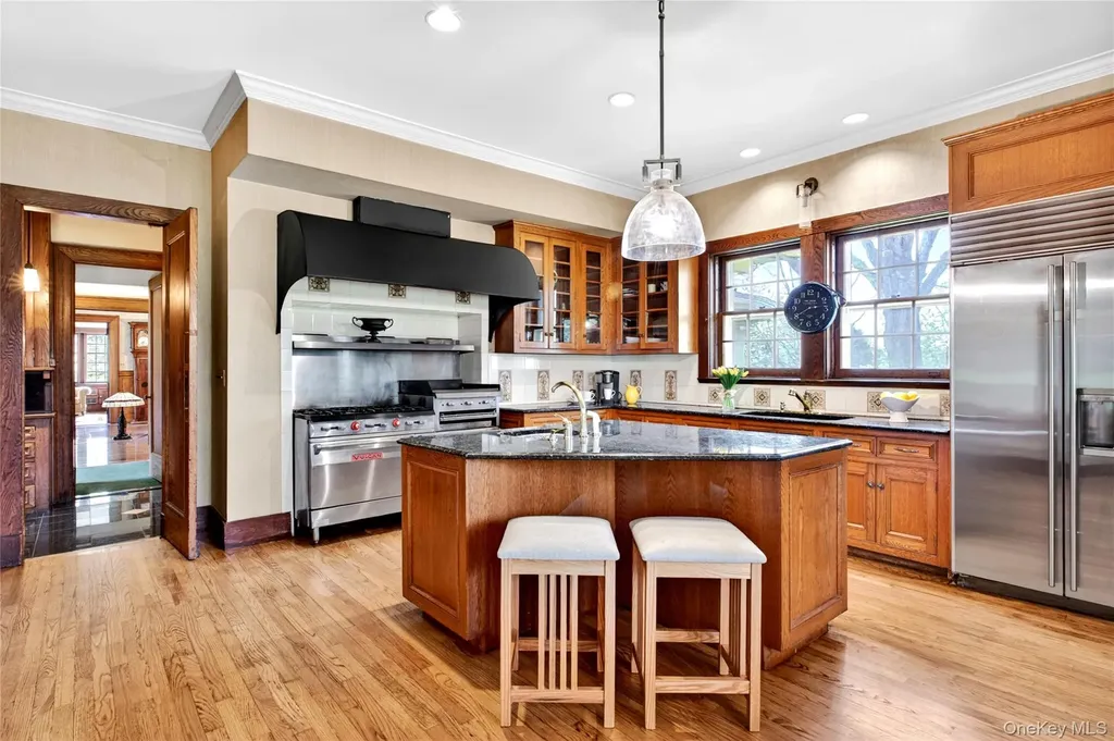 25 West Drive Manhasset NY 11030