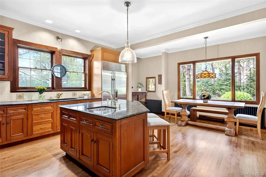 25 West Drive Manhasset NY 11030