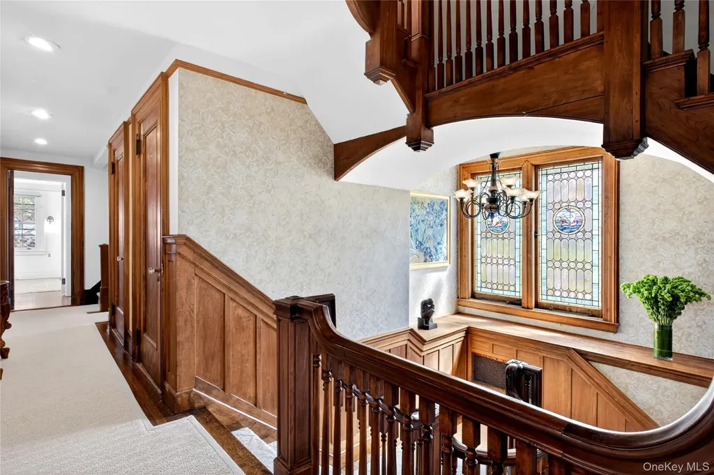 25 West Drive Manhasset NY 11030