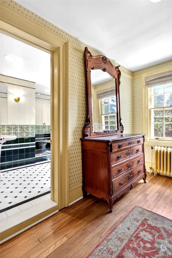 25 West Drive Manhasset NY 11030