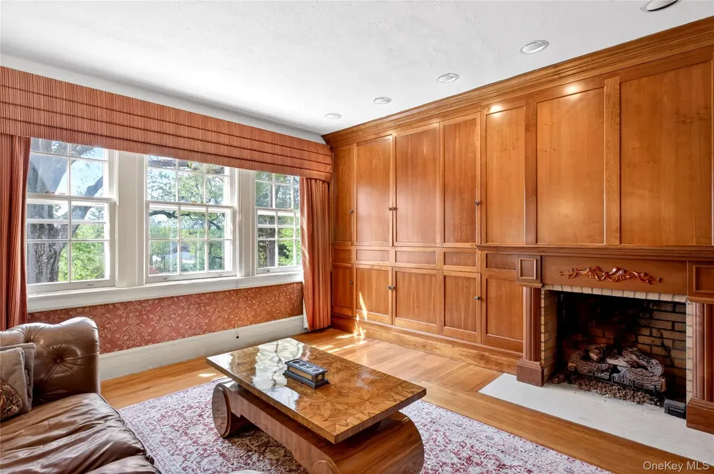 25 West Drive Manhasset NY 11030
