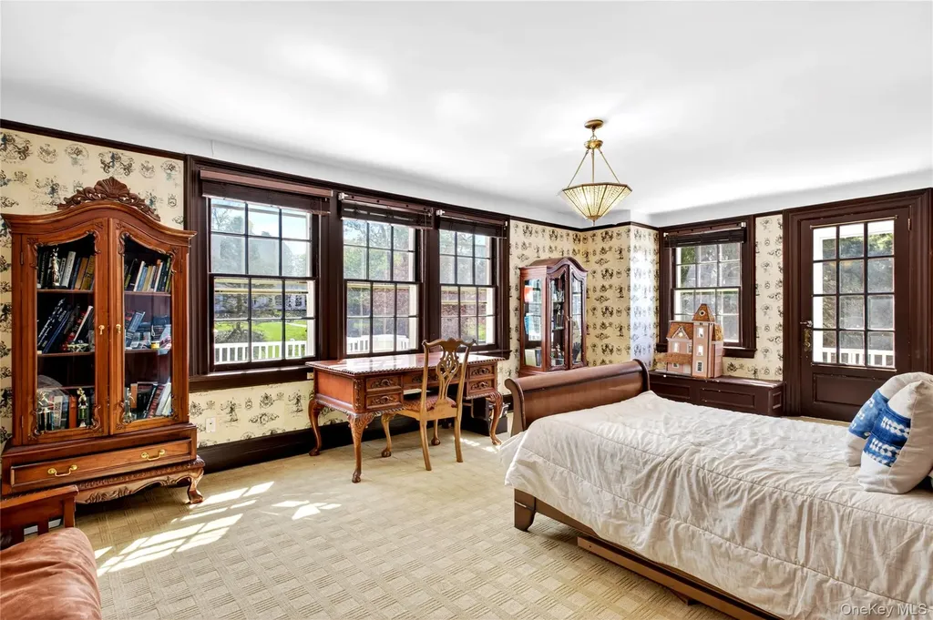 25 West Drive Manhasset NY 11030