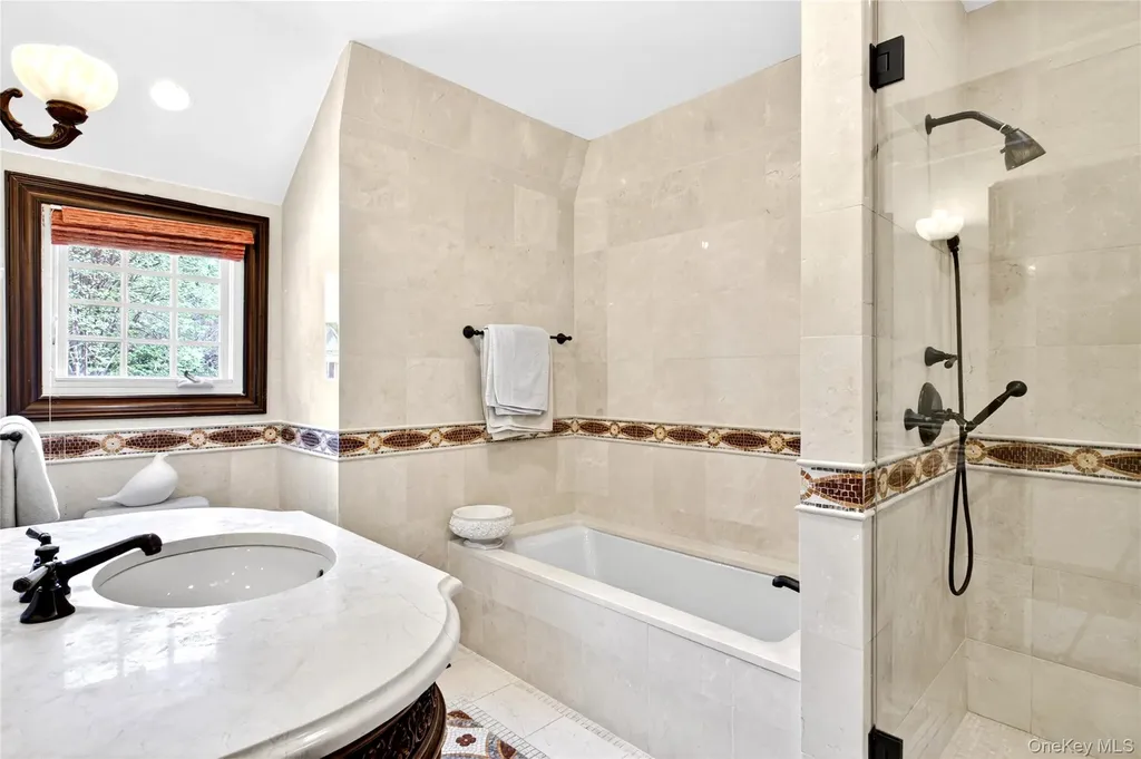 25 West Drive Manhasset NY 11030