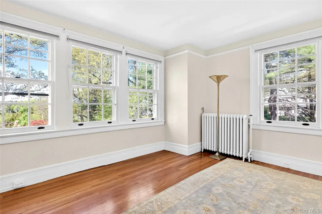 25 West Drive Manhasset NY 11030