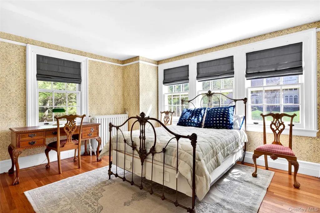 25 West Drive Manhasset NY 11030