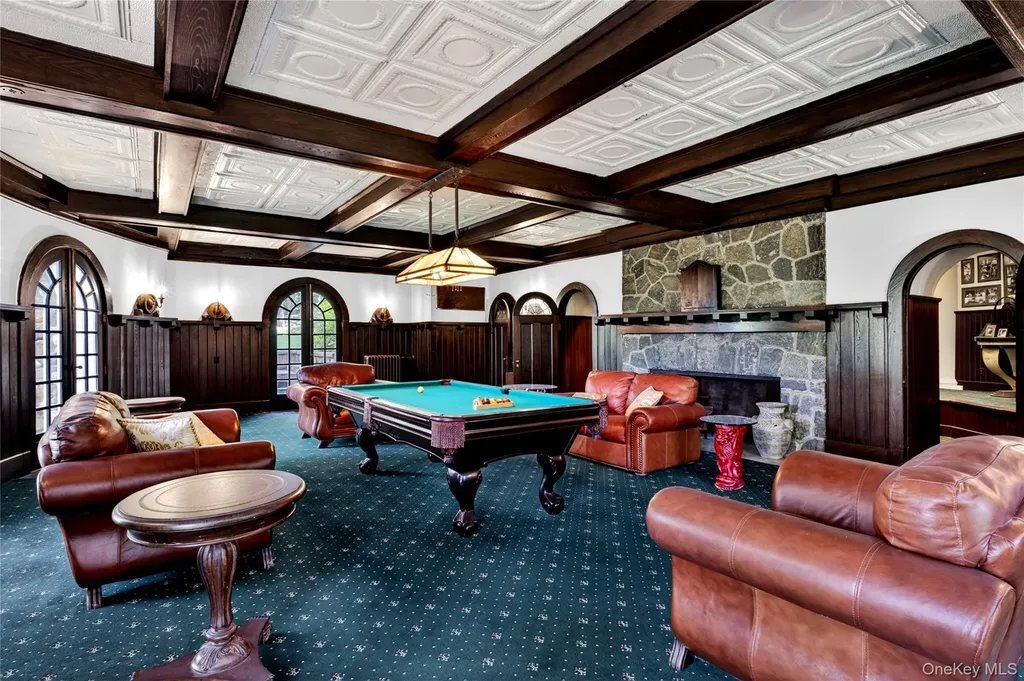 25 West Drive Manhasset NY 11030