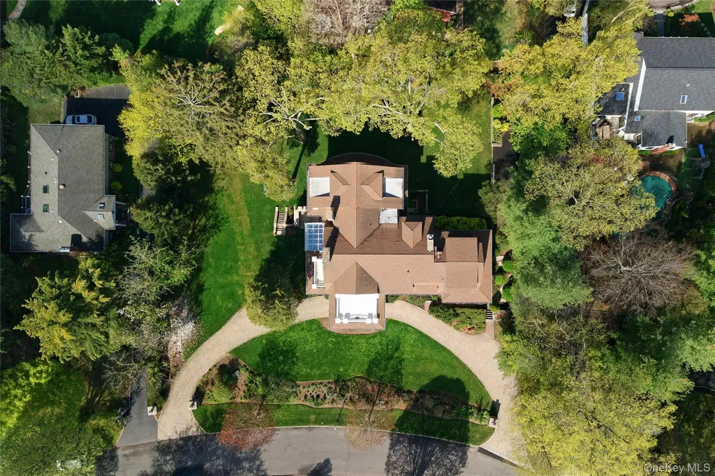 25 West Drive Manhasset NY 11030