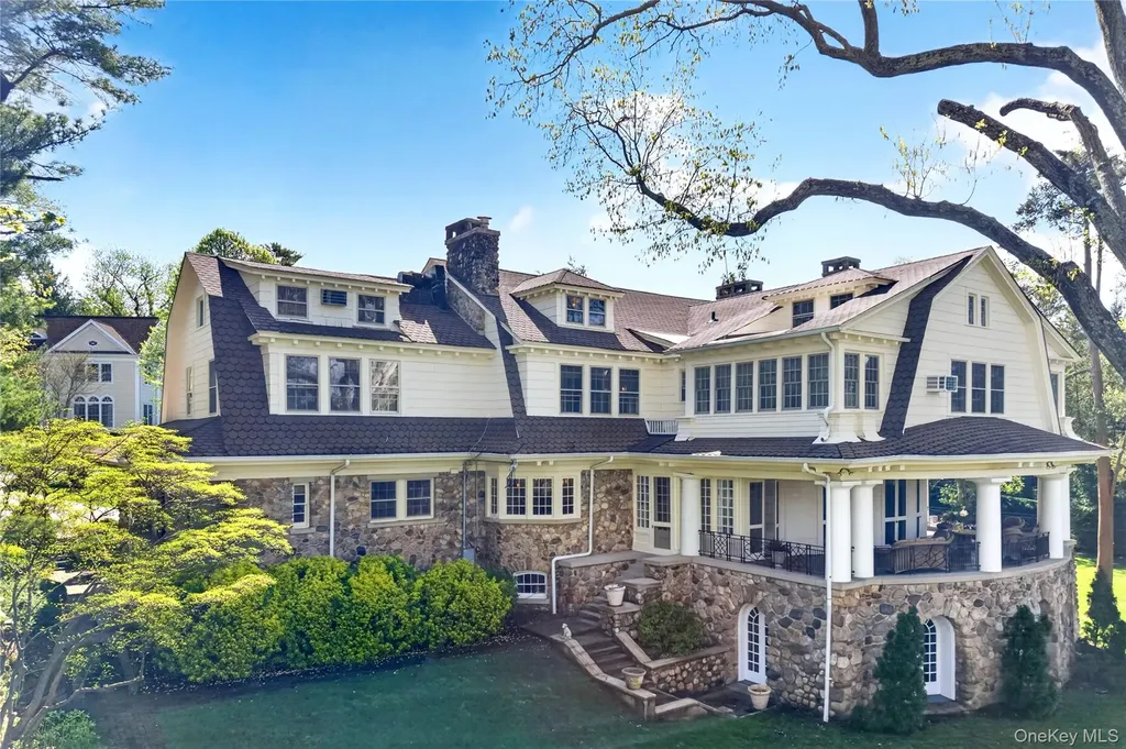 25 West Drive Manhasset NY 11030