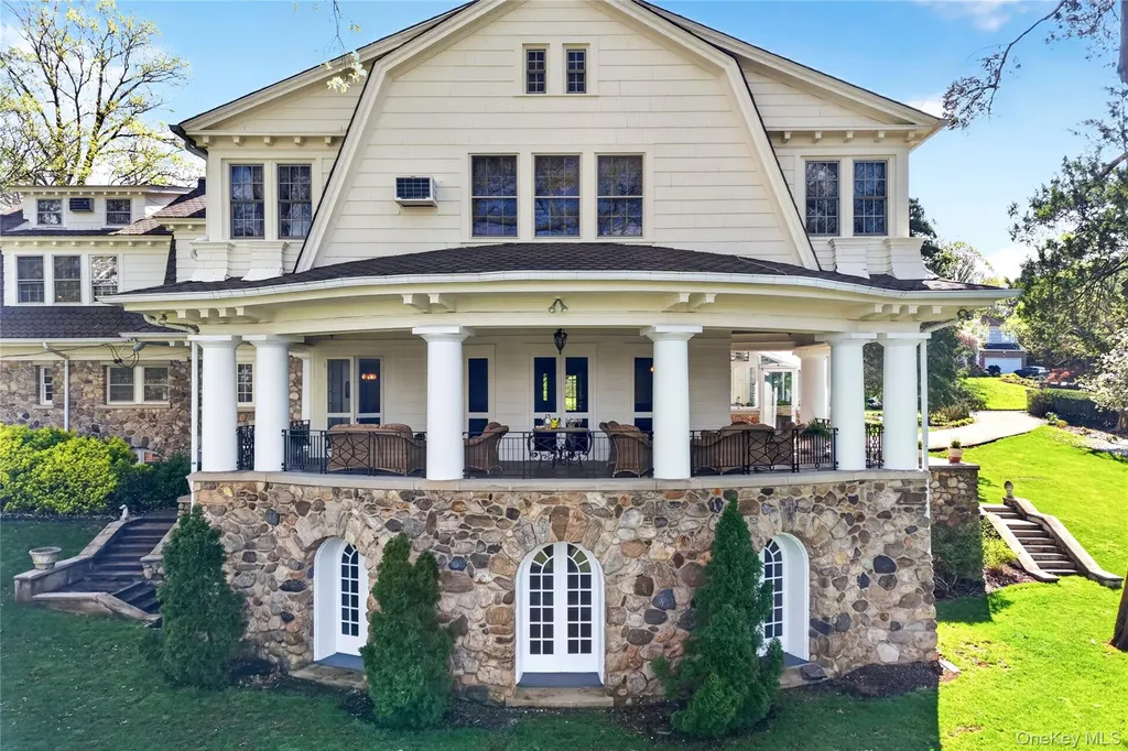 25 West Drive Manhasset NY 11030