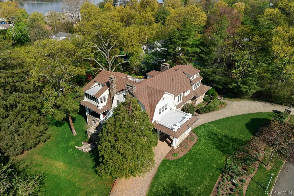 25 West Drive Manhasset NY 11030