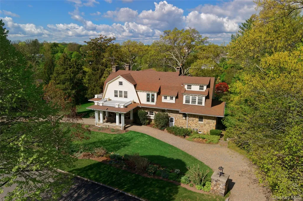 25 West Drive Manhasset NY 11030