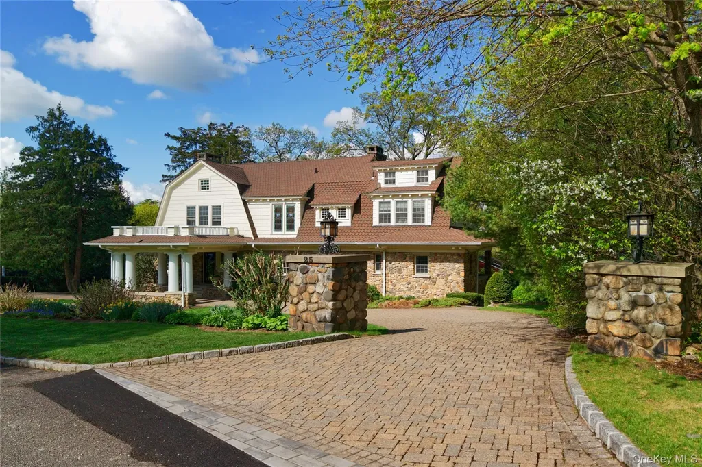 25 West Drive Manhasset NY 11030