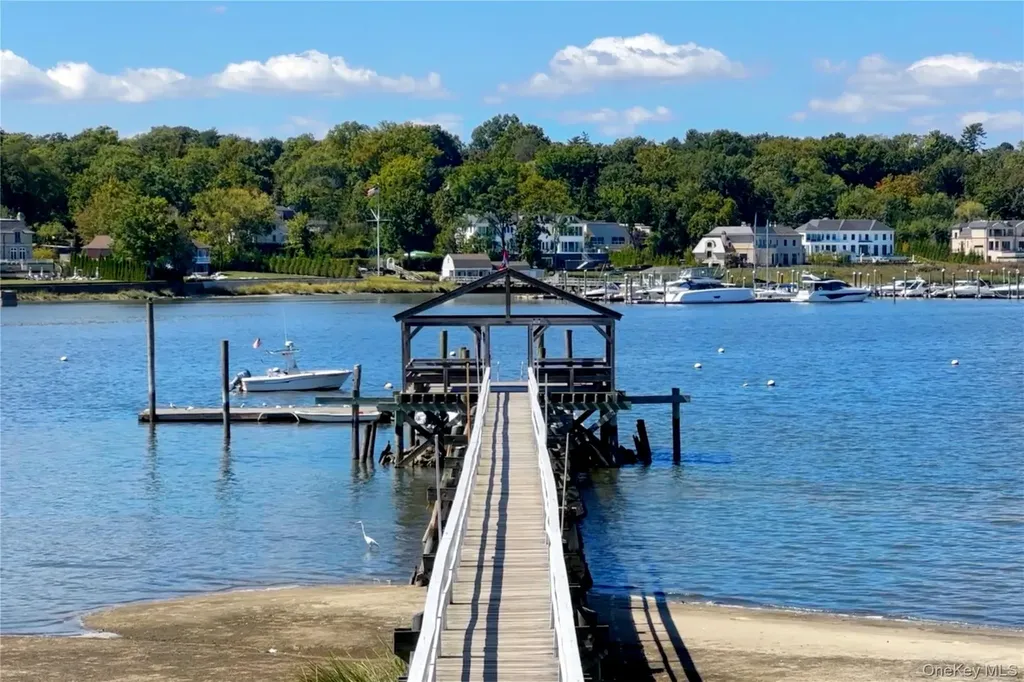 25 West Drive Manhasset NY 11030