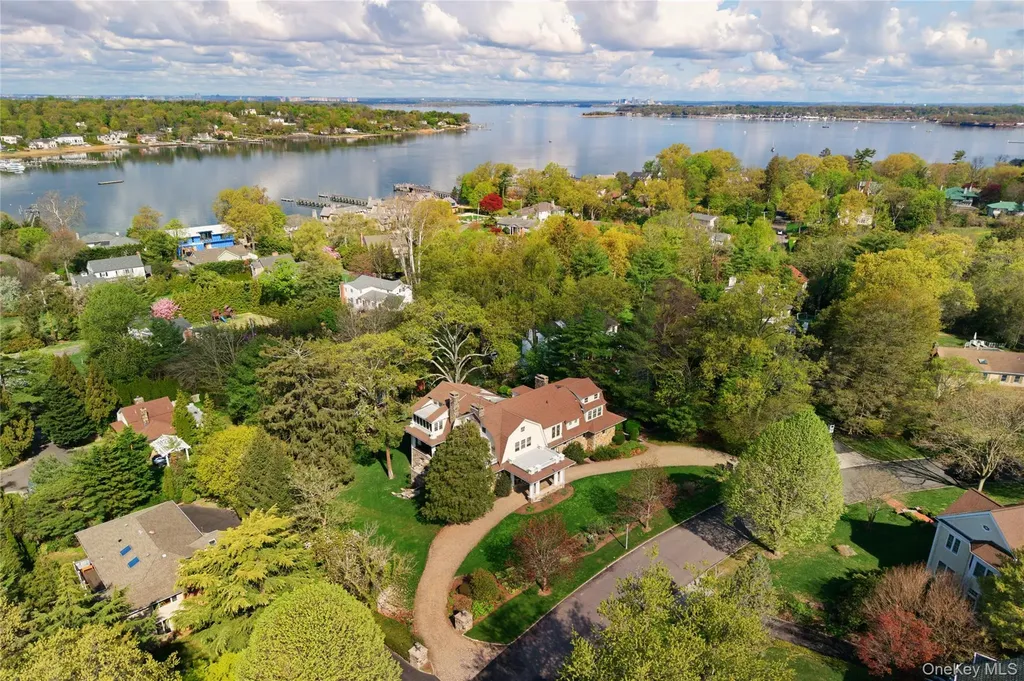 25 West Drive Manhasset NY 11030