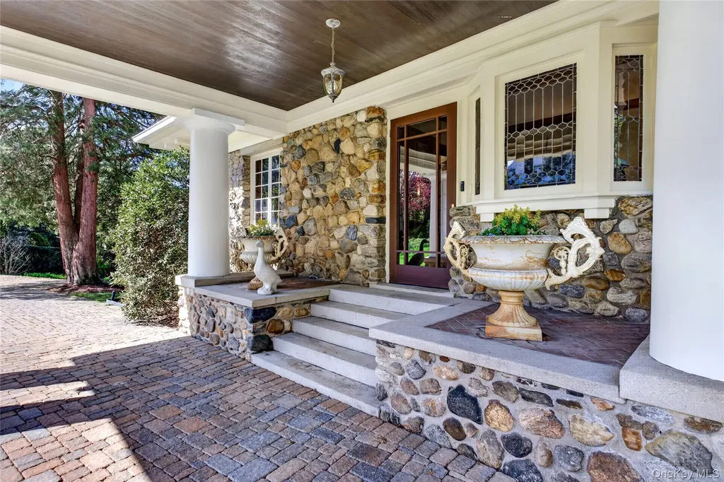 25 West Drive Manhasset NY 11030