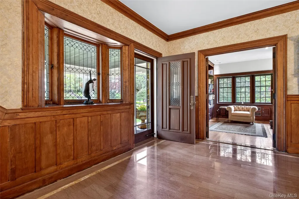 25 West Drive Manhasset NY 11030