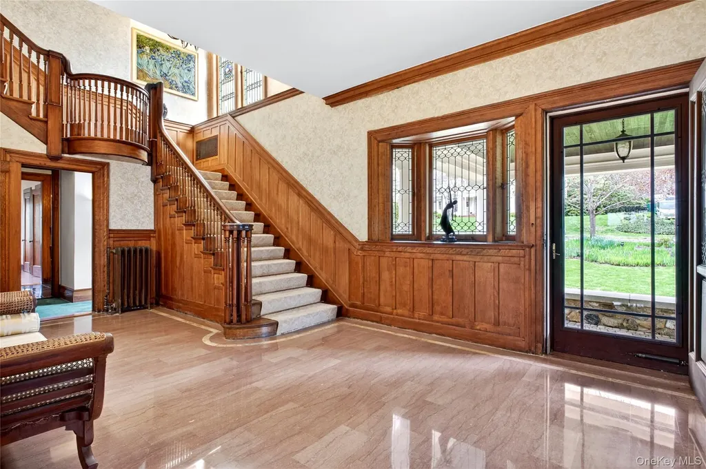 25 West Drive Manhasset NY 11030