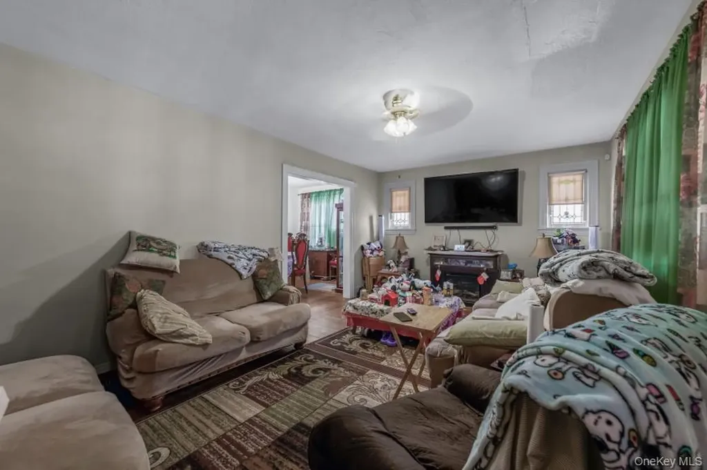 20 Nassau Boulevard Malverne NY 11565