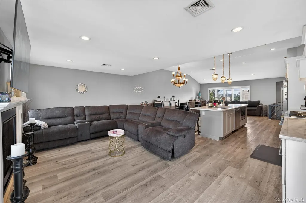 2794 Covered Bridge Road Merrick NY 11566