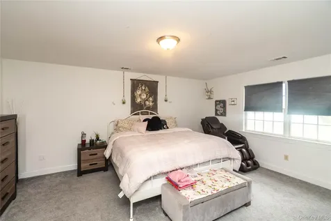 107 Dunthorne Drive Bloomingburg NY 12721