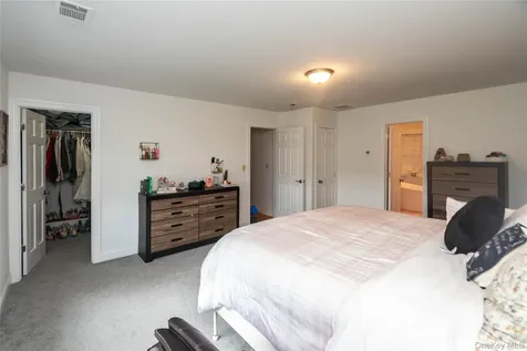 107 Dunthorne Drive Bloomingburg NY 12721