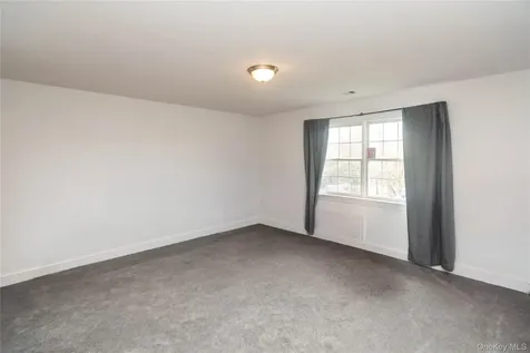 107 Dunthorne Drive Bloomingburg NY 12721
