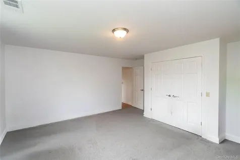 107 Dunthorne Drive Bloomingburg NY 12721