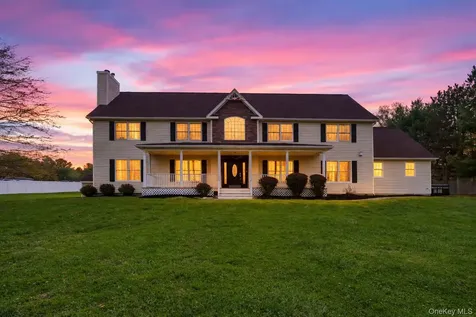 107 Dunthorne Drive Bloomingburg NY 12721