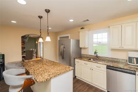 107 Dunthorne Drive Bloomingburg NY 12721