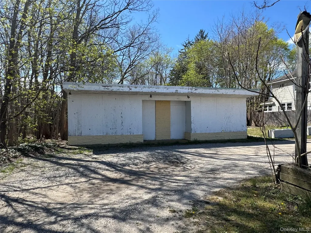 849-853 W Main Street Riverhead NY 11901