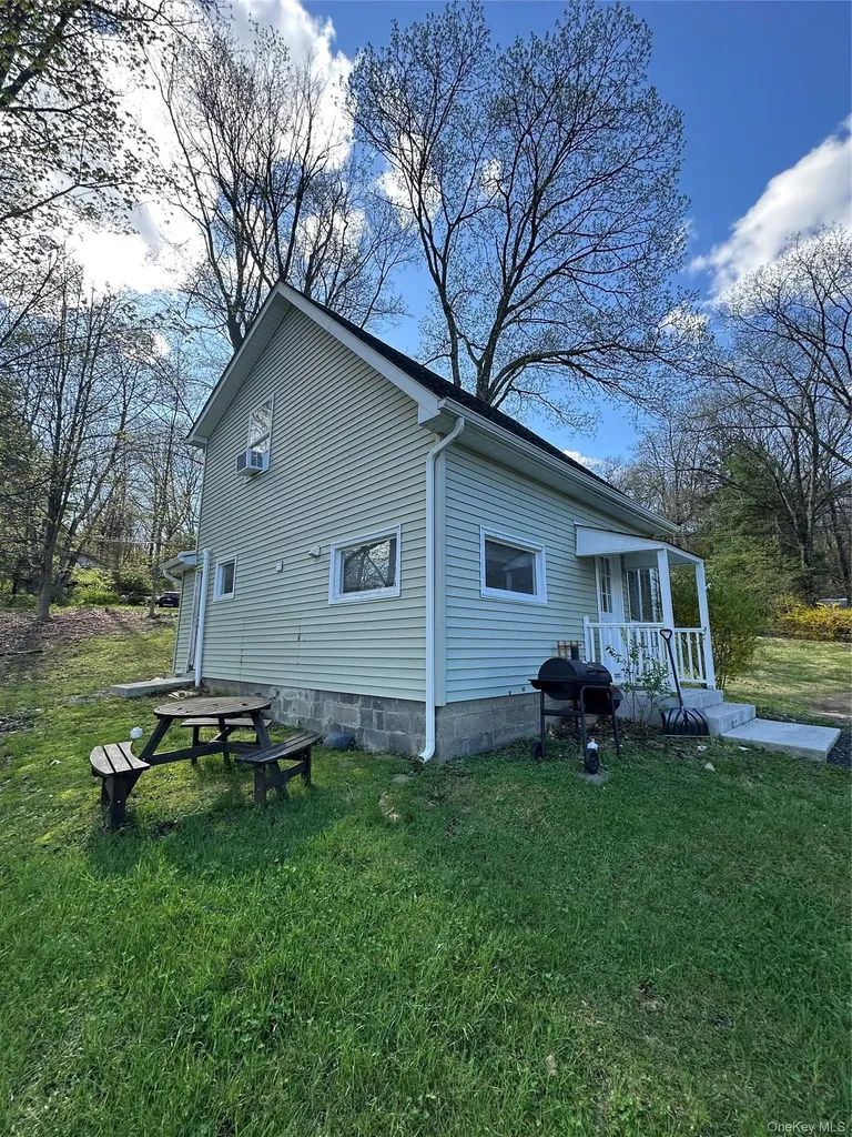11 Upper Hillman Road Warwick NY 10990
