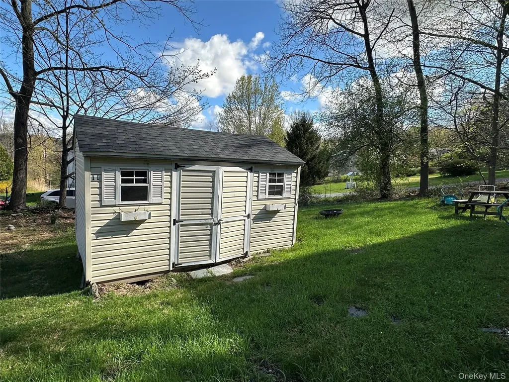 11 Upper Hillman Road Warwick NY 10990