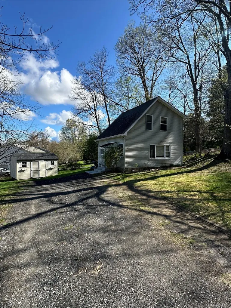11 Upper Hillman Road Warwick NY 10990