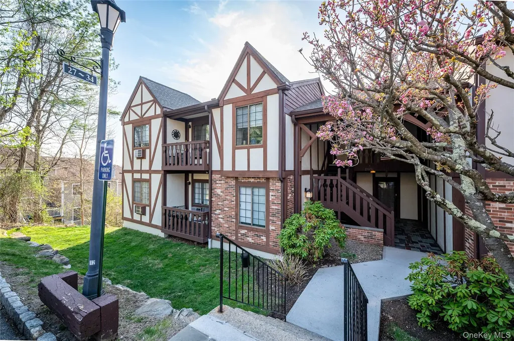 33 Foxwood Circle Mount Kisco NY 10549