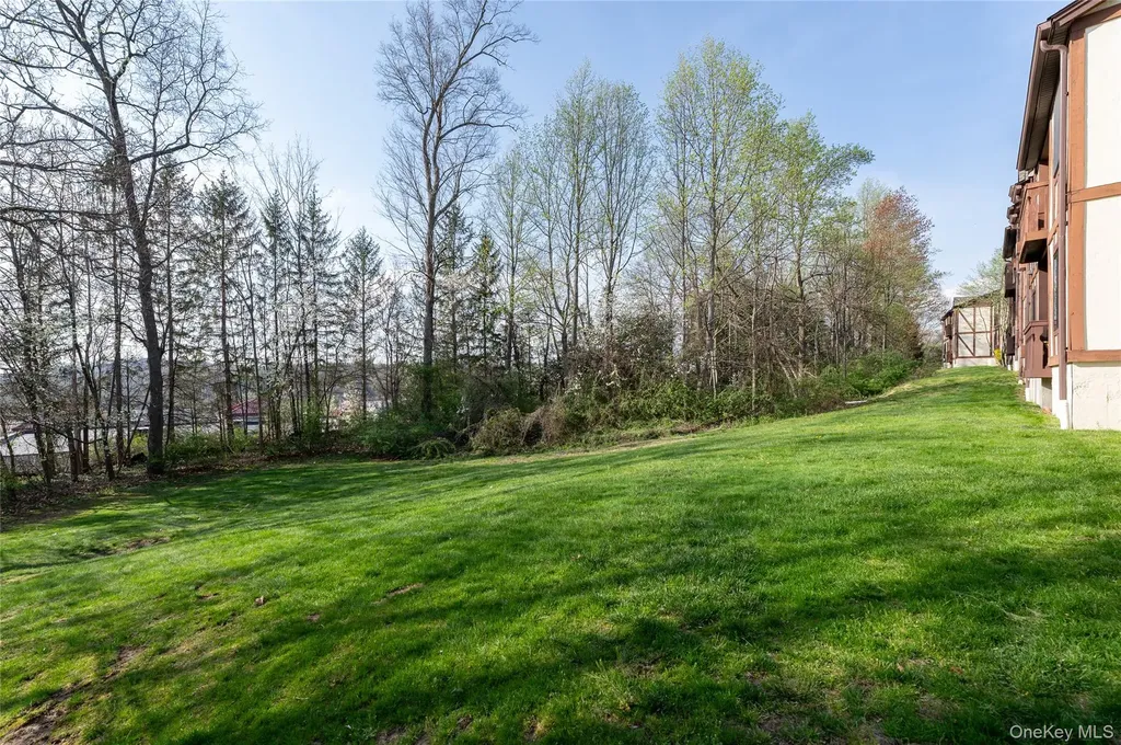 33 Foxwood Circle Mount Kisco NY 10549