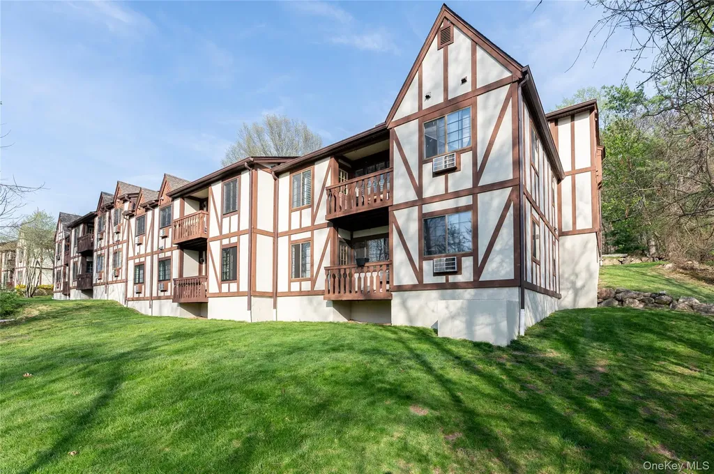 33 Foxwood Circle Mount Kisco NY 10549