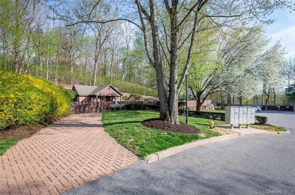 33 Foxwood Circle Mount Kisco NY 10549
