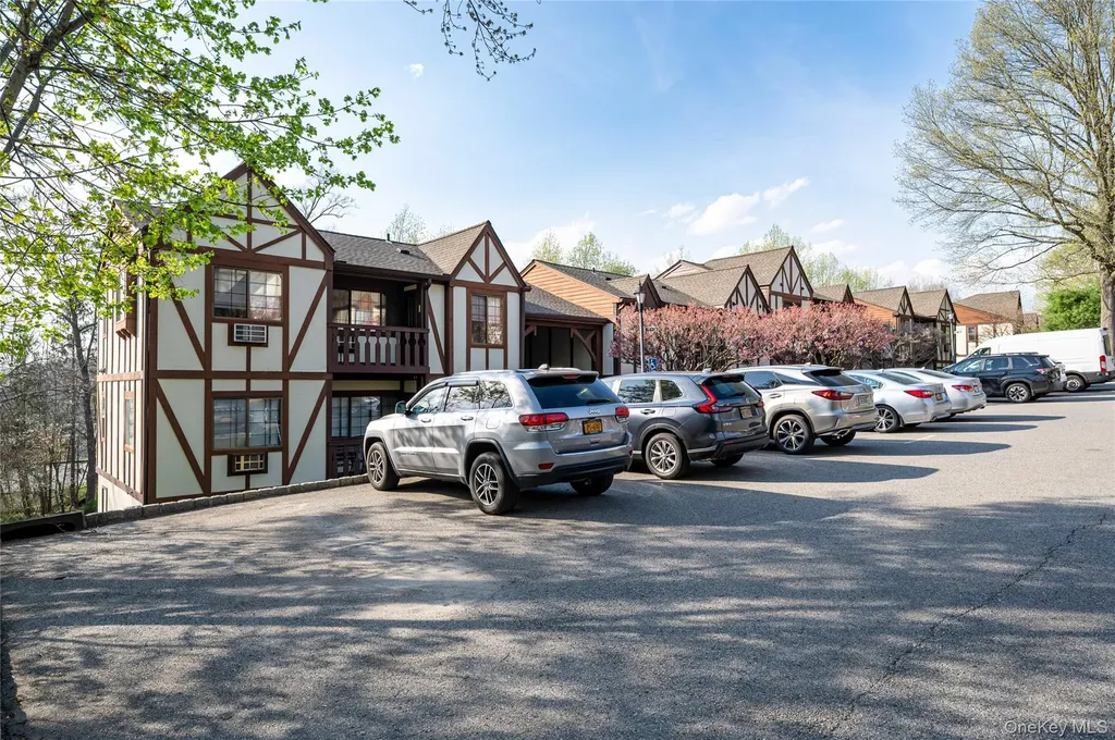 33 Foxwood Circle Mount Kisco NY 10549