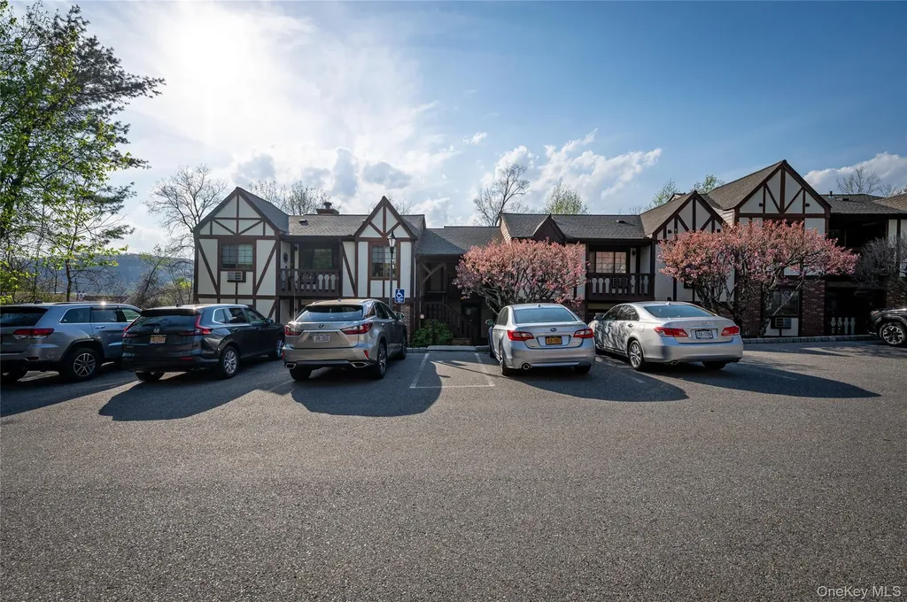 33 Foxwood Circle Mount Kisco NY 10549